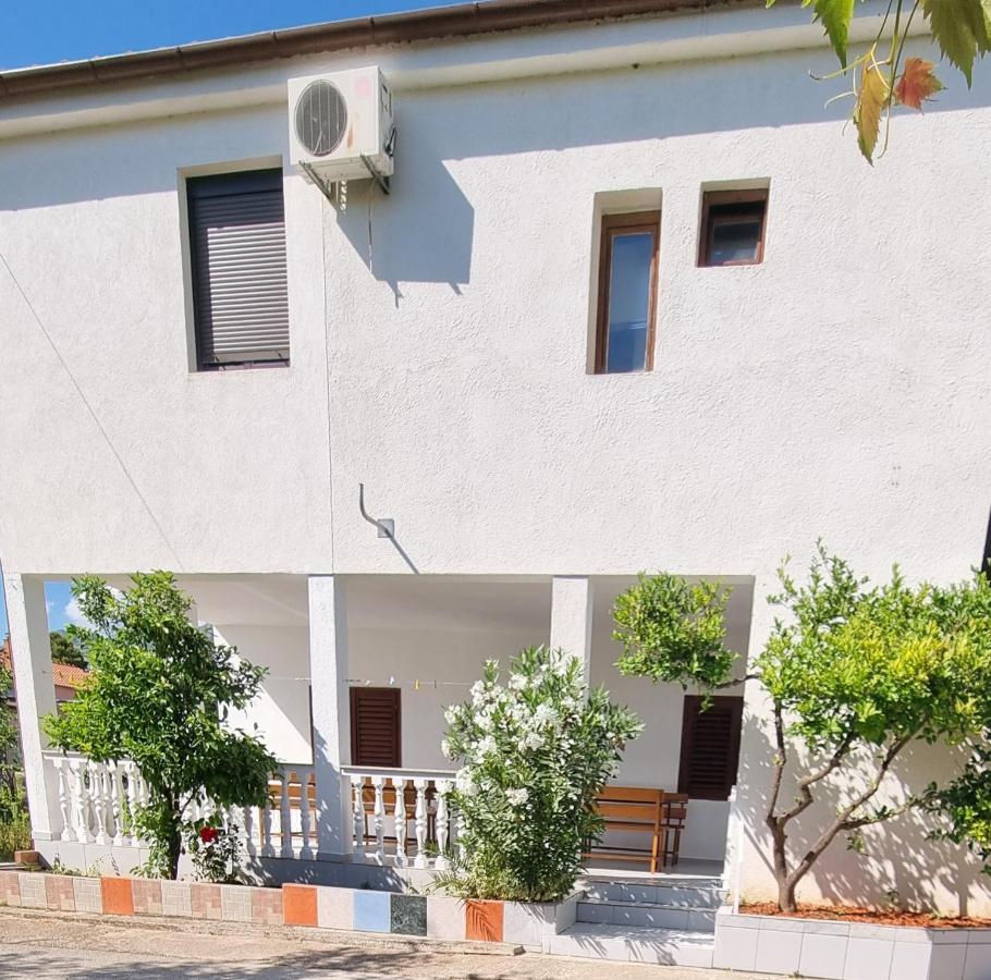 Holiday Home Jukic Pr Селине Екстер'єр фото